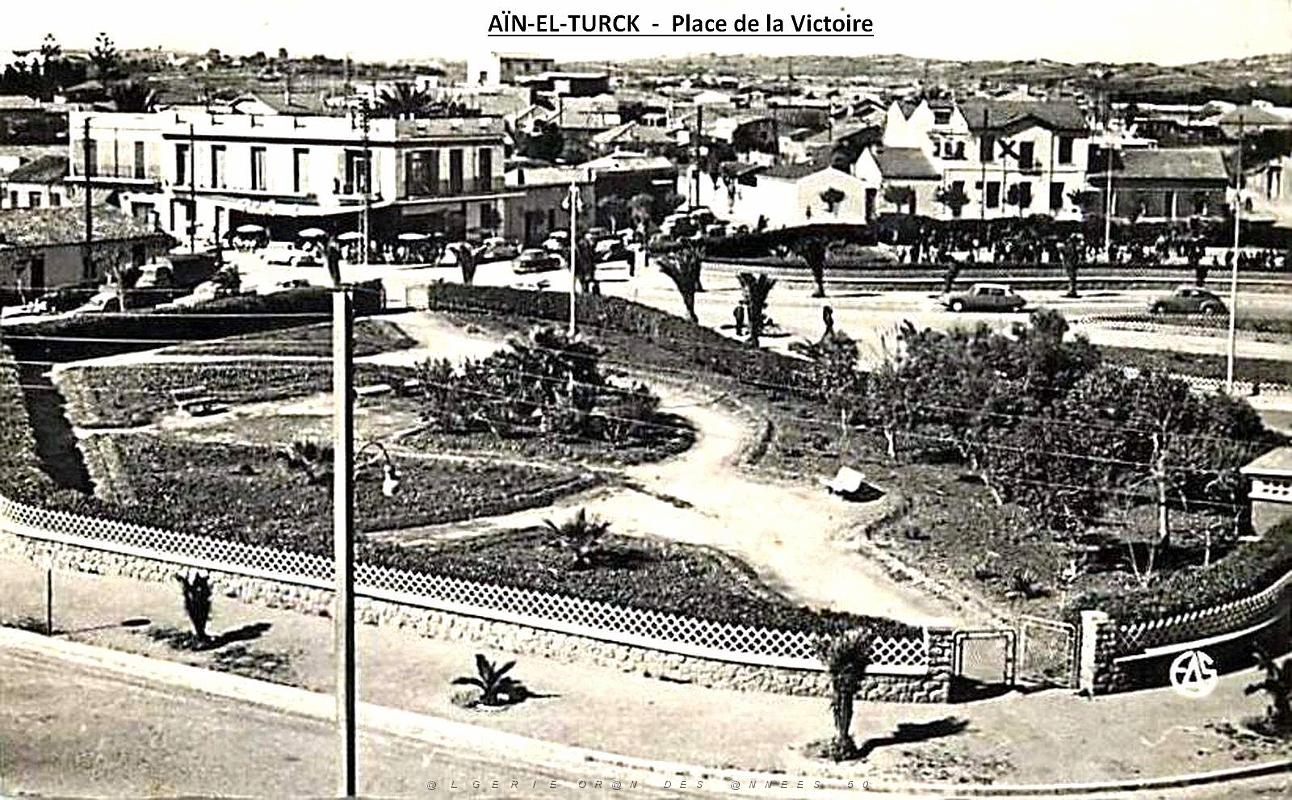 Ain-el-Turck - Place de la Victoire.jpg